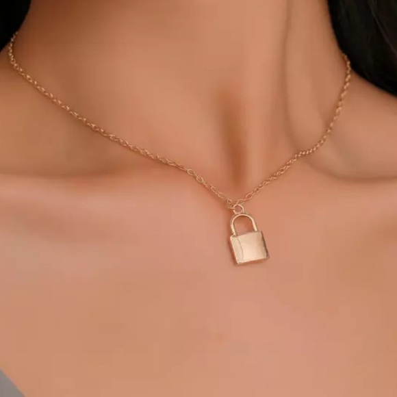 “Promise Me” Minimalist Beautiful Lock Necklace - Picture 7 of 8
